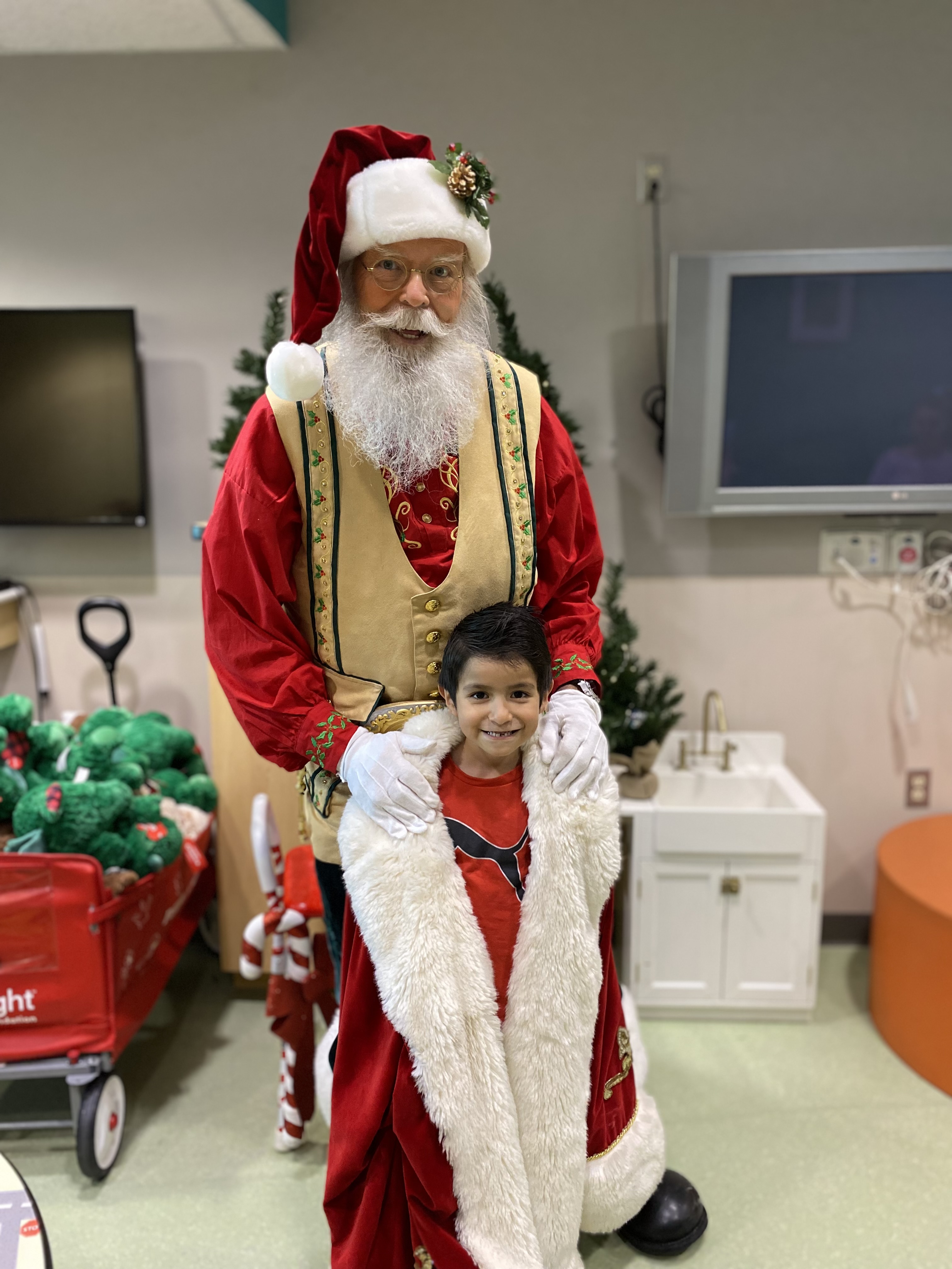Santa visits with a pediatric patient.