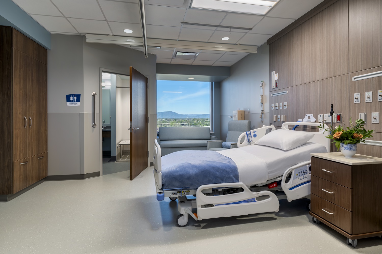 A patient room on the ninth floor. Photo by Jeremiah Hull, ESa