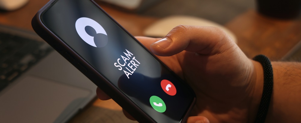 phone with incoming call that says scam alert