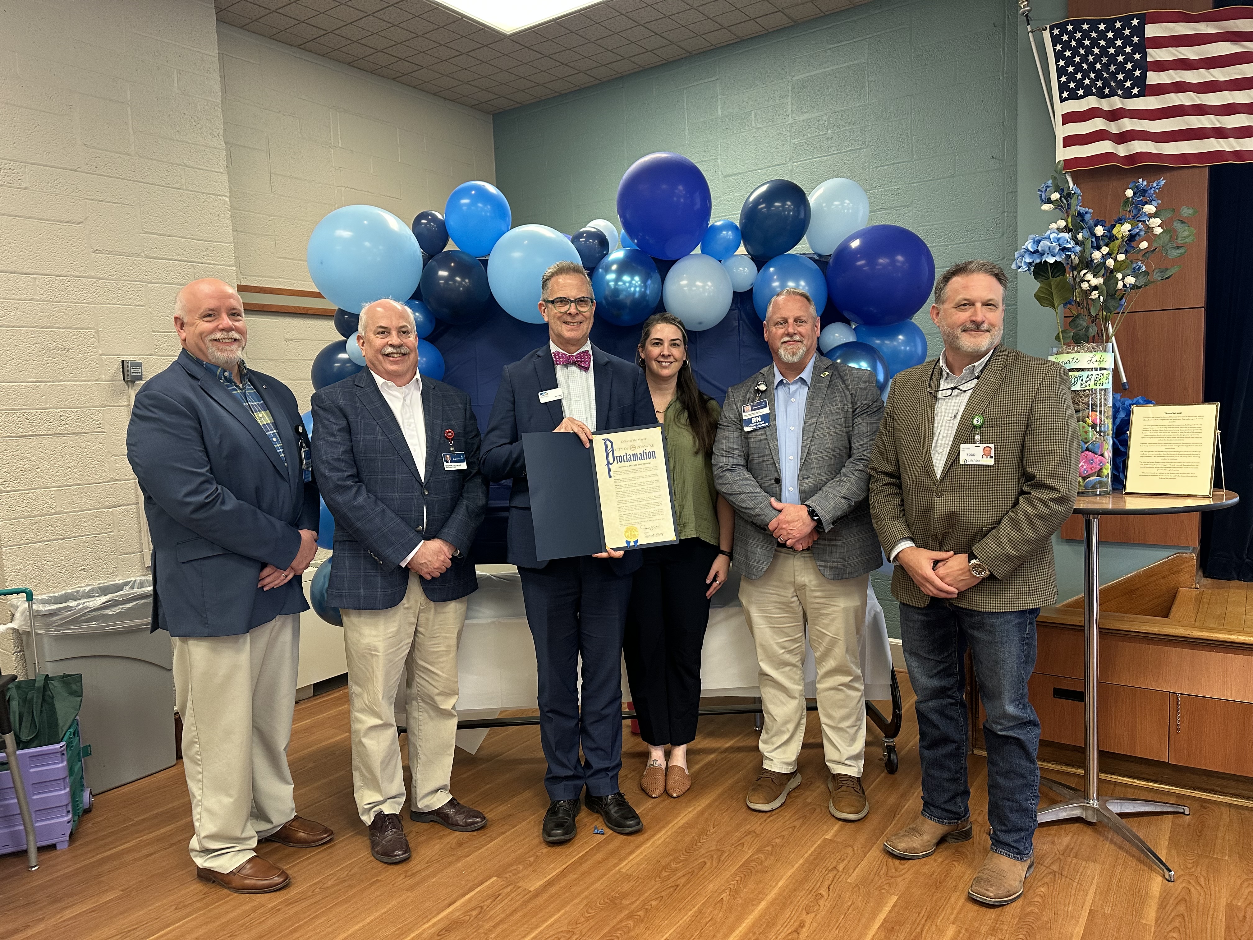 Carilion leaders, Mayor Joe Cobb, and Life Net representatives joined together to celebrate life and honor organ donors.