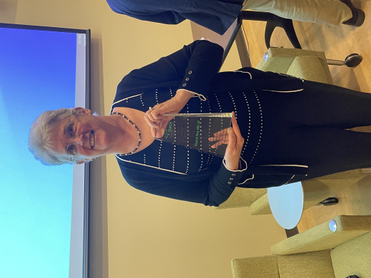 Margaret Perry Wins TEACH Educator Mentorship Award