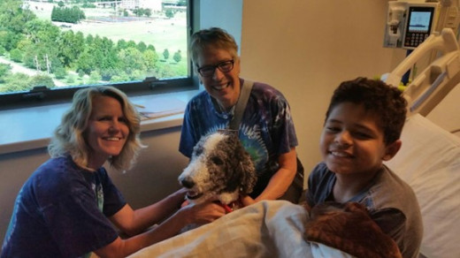 Linda and a Pet Pal visiting a patient