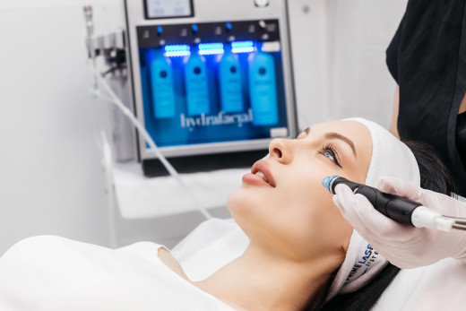 Woman getting a Hydrafacial