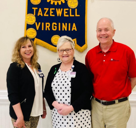 Penny Shelton, Peer Recovery Specialist, speaks at Tazewell Rotary club.
