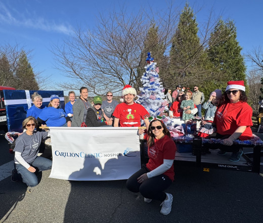 Carilion Hospice of Franklin County posing in front of parade float.