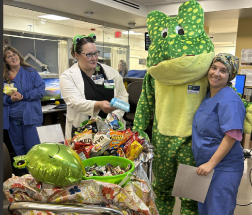 Angela Moore, CFMH staff, and Franklin the FROG