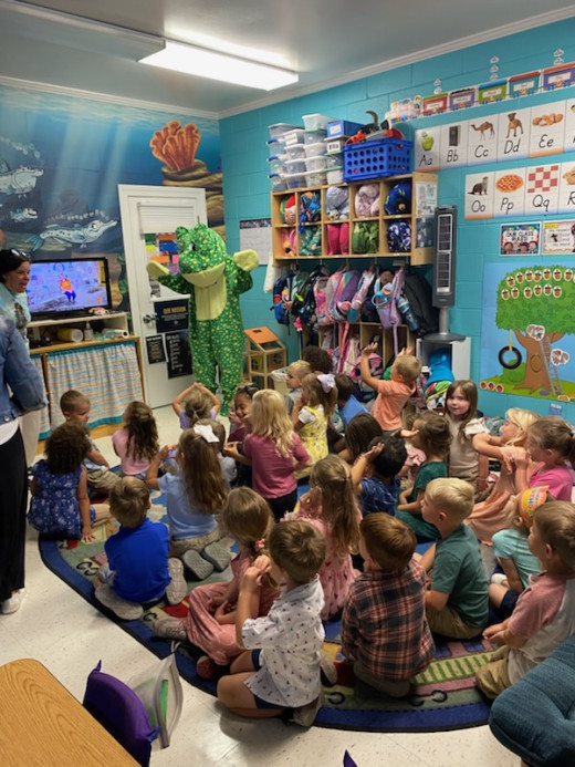 Franklin talking to the kids
