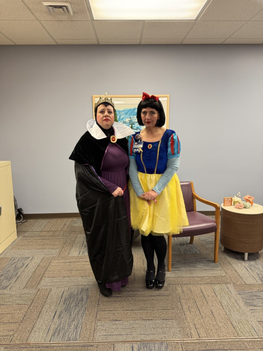 Evil Queen (Rachael Ross) and Snow White (Callie Jefferson) 