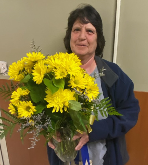 Trisha Akers CFMH Emergency Room Clinical Associate receives Bee Award